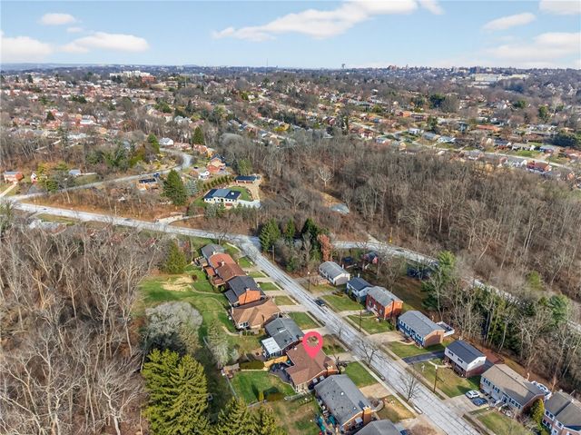 821 Bethany Dr, Mt Lebanon, PA 15243