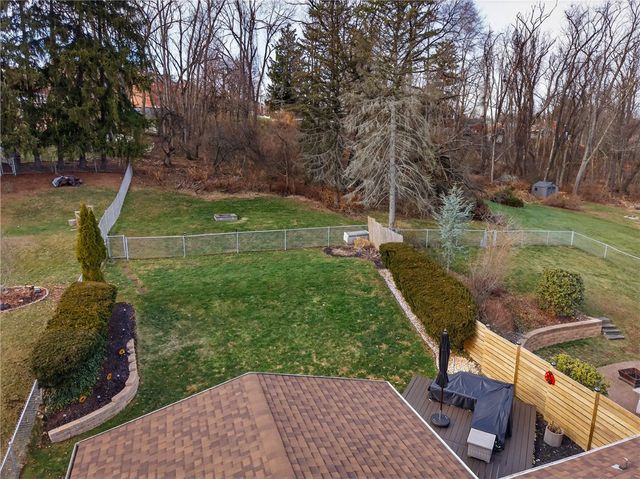 821 Bethany Dr, Mt Lebanon, PA 15243