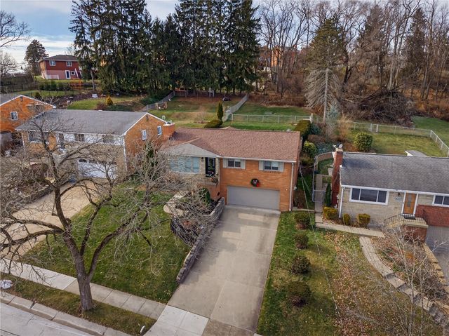 821 Bethany Dr, Mt Lebanon, PA 15243