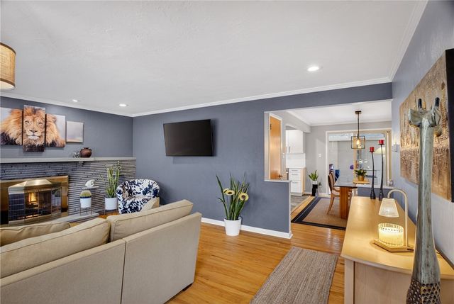 821 Bethany Dr, Mt Lebanon, PA 15243