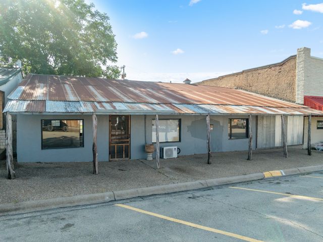 206 N Brazos St, Whitney, TX 76692