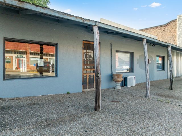 206 N Brazos St, Whitney, TX 76692