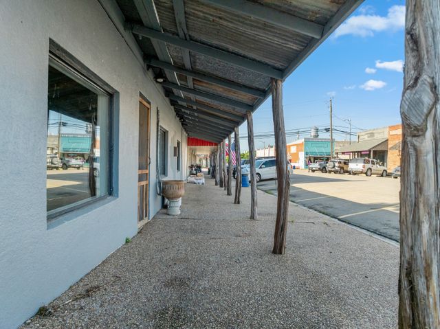 206 N Brazos St, Whitney, TX 76692