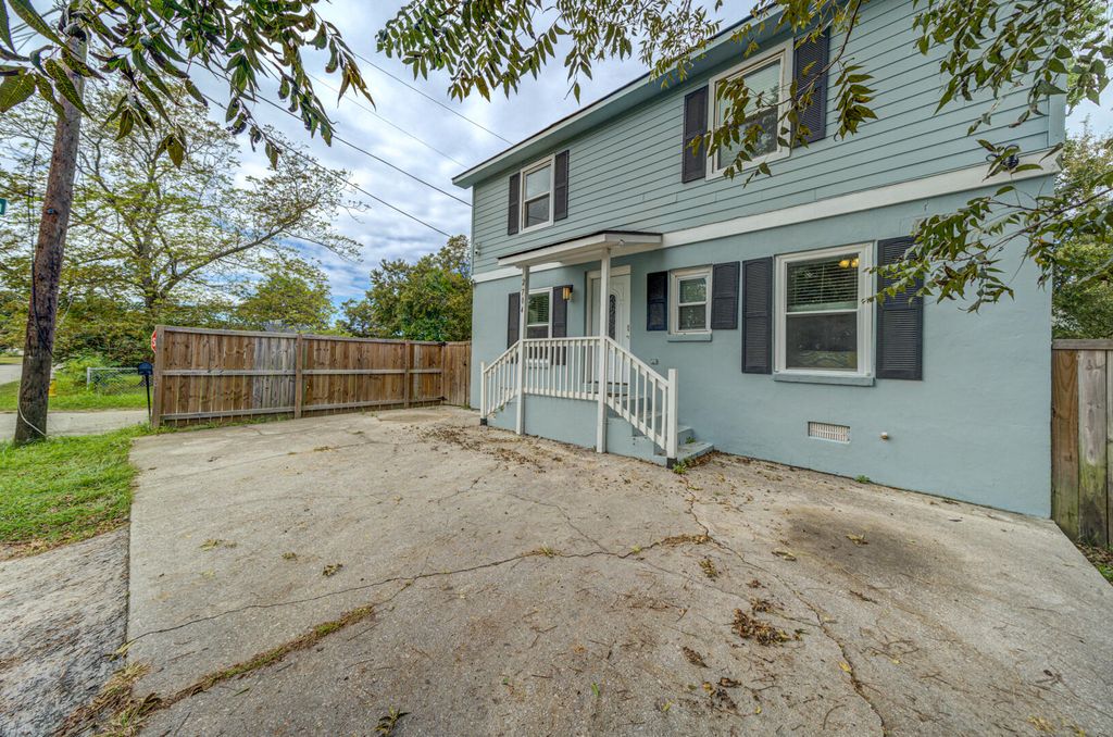 2704 Junction Lane, North Charleston, SC 29405