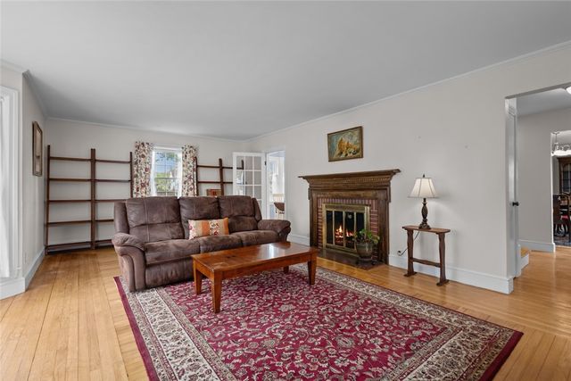 20 Bassett Avenue, Warwick, RI 02889