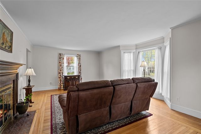 20 Bassett Avenue, Warwick, RI 02889