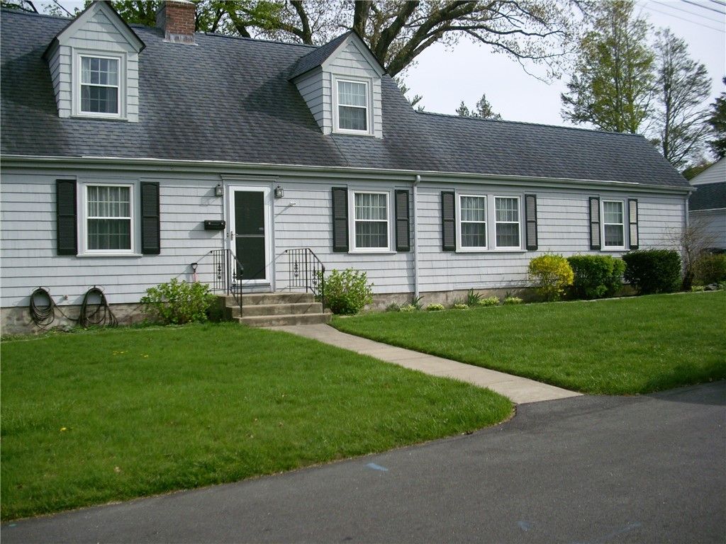 20 Bassett Avenue, Warwick, RI 02889