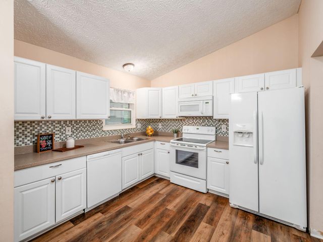 24 Ridgedale Court, Powell, OH 43065