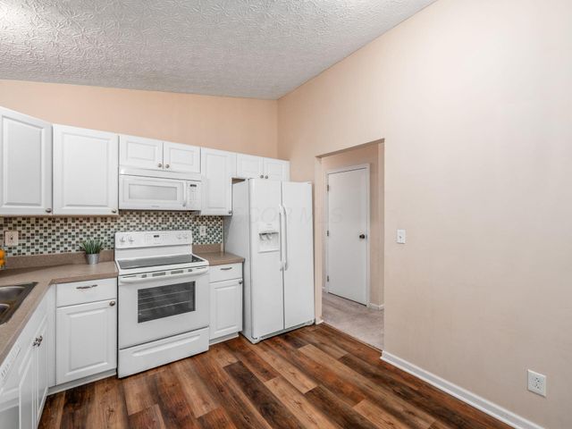 24 Ridgedale Court, Powell, OH 43065