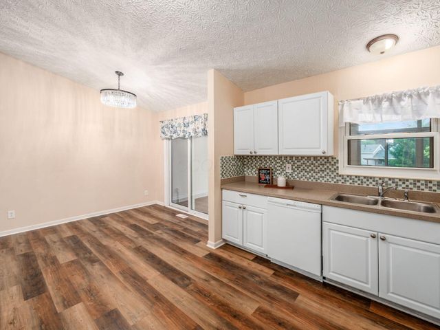 24 Ridgedale Court, Powell, OH 43065