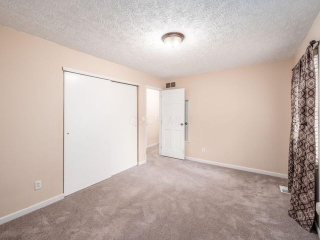 24 Ridgedale Court, Powell, OH 43065