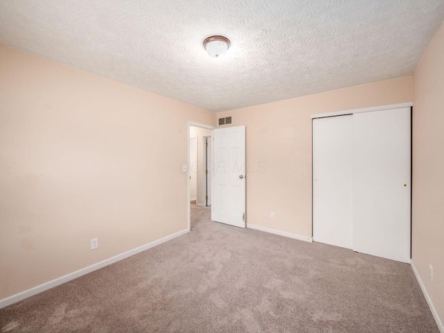 24 Ridgedale Court, Powell, OH 43065
