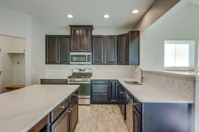 2704 Orleans Dr, Columbia, TN 38401