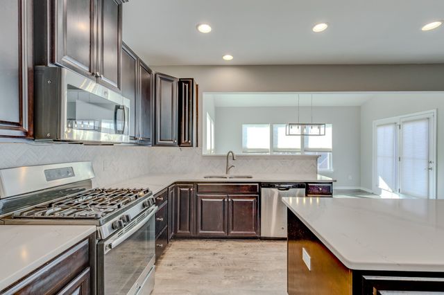 2704 Orleans Dr, Columbia, TN 38401