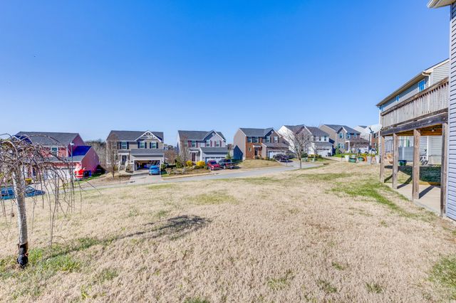 2704 Orleans Dr, Columbia, TN 38401