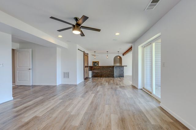 2704 Orleans Dr, Columbia, TN 38401