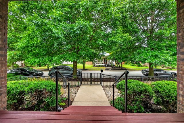 1849 N Best Friend Lane, Fayetteville, AR 72704