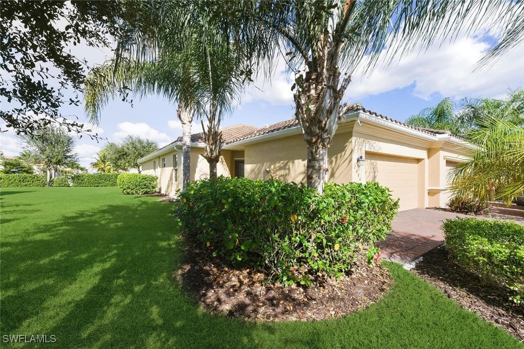 2080 Wellington ST, Naples, FL 34120