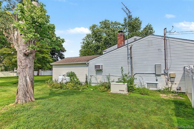 105 Nathan Drive, Bohemia, NY 11716