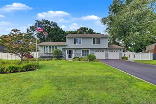 105 Nathan Drive, Bohemia, NY 11716