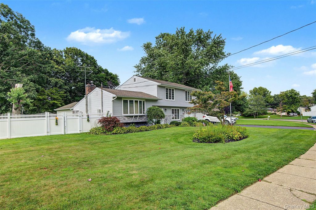 105 Nathan Drive, Bohemia, NY 11716 — photo 3