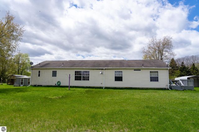 464 N Rolland Road, Weidman, MI 48893
