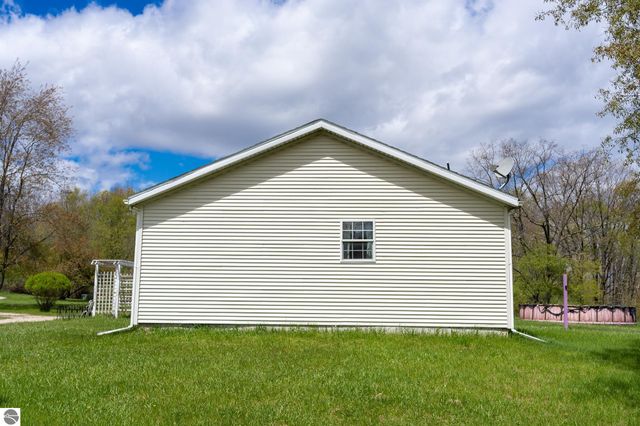 464 N Rolland Road, Weidman, MI 48893