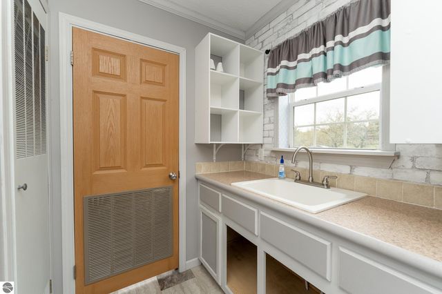 464 N Rolland Road, Weidman, MI 48893