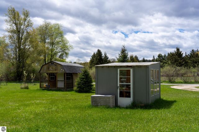 464 N Rolland Road, Weidman, MI 48893