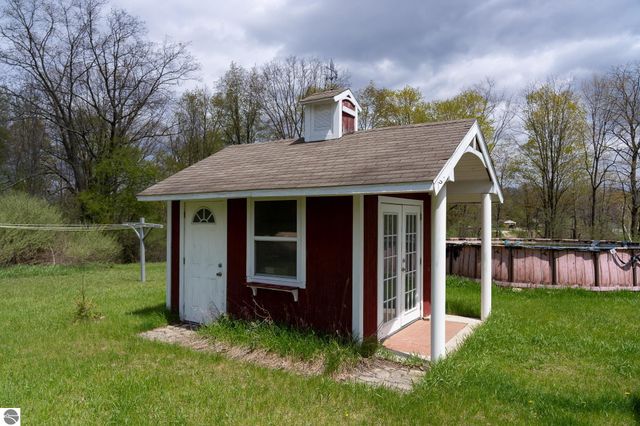 464 N Rolland Road, Weidman, MI 48893