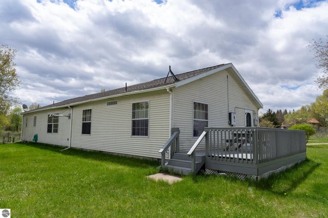 464 N Rolland Road, Weidman, MI 48893