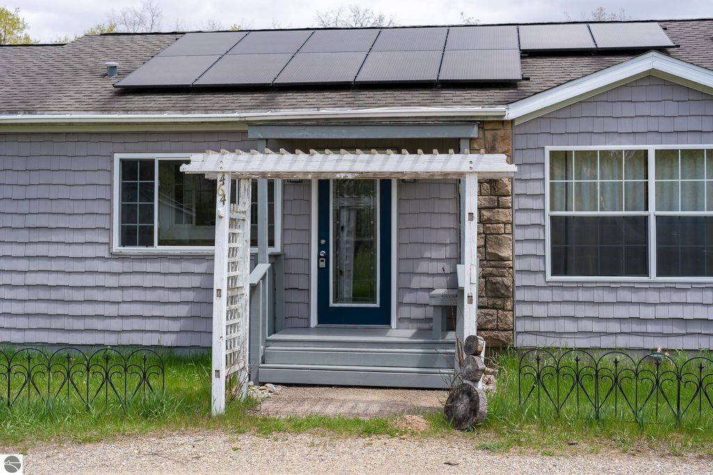 Image 4 of property listing at 464 N Rolland Road, Weidman, MI 48893
