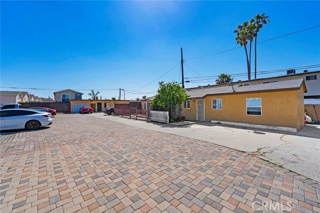 8564 Artesia, Bellflower, CA 90706