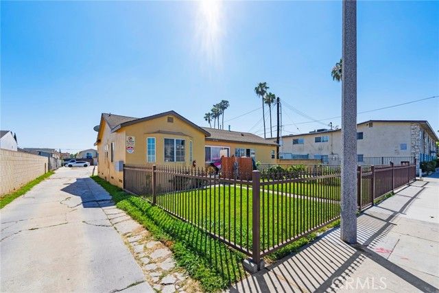 8564 Artesia, Bellflower, CA 90706