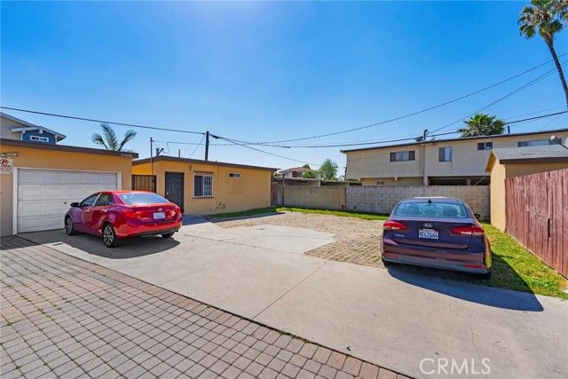 8564 Artesia, Bellflower, CA 90706
