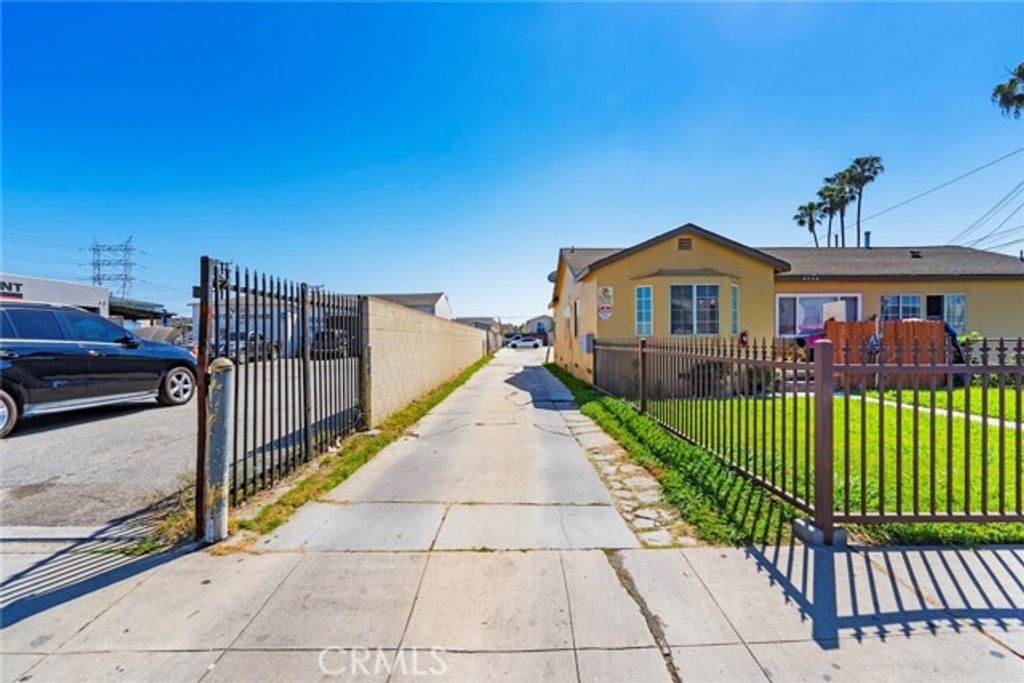 8564 Artesia, Bellflower, CA 90706