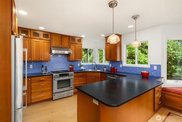 7045 NE Baker Hill Road, Bainbridge Island, WA 98110