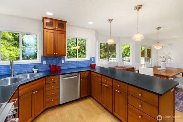 7045 NE Baker Hill Road, Bainbridge Island, WA 98110