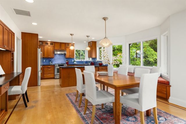 7045 NE Baker Hill Road, Bainbridge Island, WA 98110