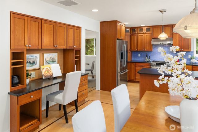 7045 NE Baker Hill Road, Bainbridge Island, WA 98110