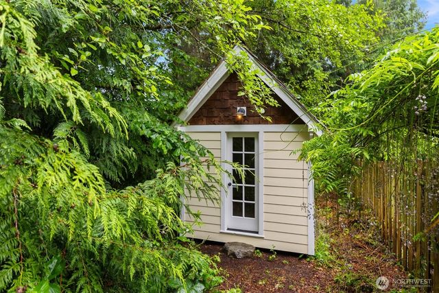 7045 NE Baker Hill Road, Bainbridge Island, WA 98110