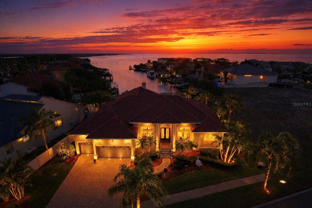 Image 11 of property listing at 960 SYMPHONY ISLES BOULEVARD, Apollo Beach, FL 33572