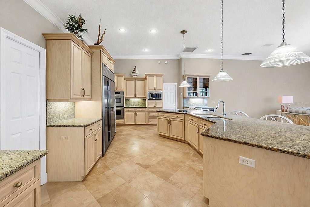 Image 16 of property listing at 960 SYMPHONY ISLES BOULEVARD, Apollo Beach, FL 33572