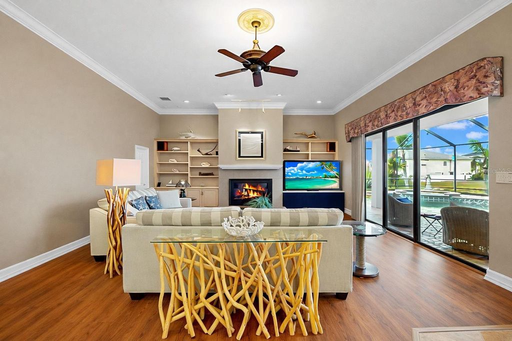 Image 19 of property listing at 960 SYMPHONY ISLES BOULEVARD, Apollo Beach, FL 33572