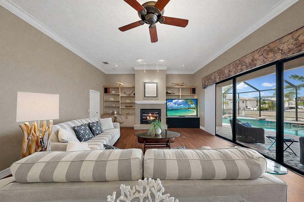 Image 20 of property listing at 960 SYMPHONY ISLES BOULEVARD, Apollo Beach, FL 33572