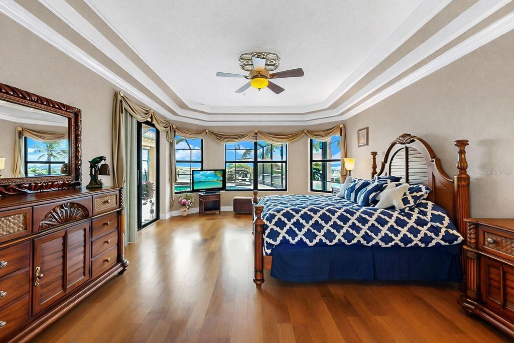 Image 23 of property listing at 960 SYMPHONY ISLES BOULEVARD, Apollo Beach, FL 33572