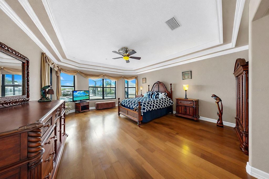 Image 24 of property listing at 960 SYMPHONY ISLES BOULEVARD, Apollo Beach, FL 33572