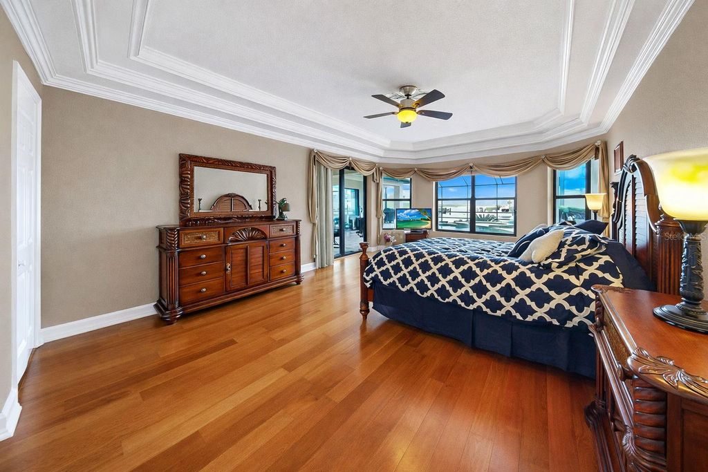 Image 25 of property listing at 960 SYMPHONY ISLES BOULEVARD, Apollo Beach, FL 33572