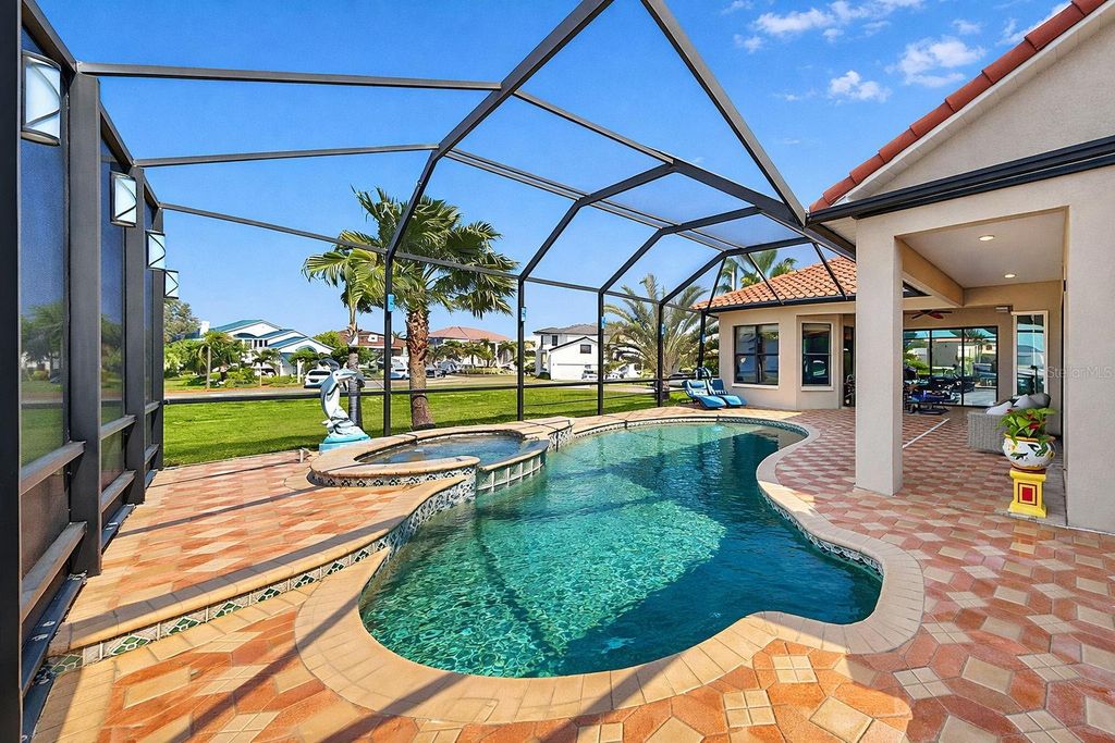 Image 33 of property listing at 960 SYMPHONY ISLES BOULEVARD, Apollo Beach, FL 33572