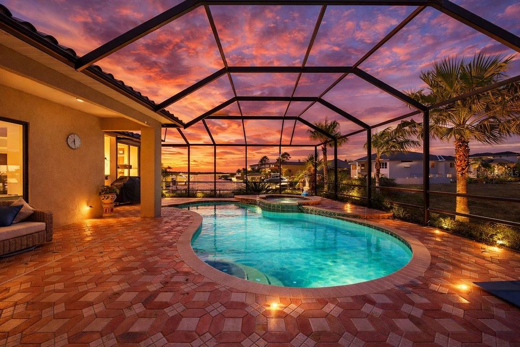 Image 36 of property listing at 960 SYMPHONY ISLES BOULEVARD, Apollo Beach, FL 33572